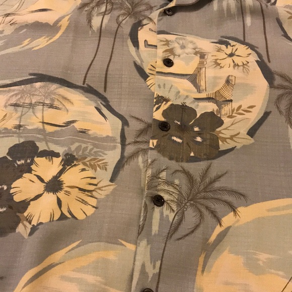 Nice shirt. NWOT - Picture 2 of 5